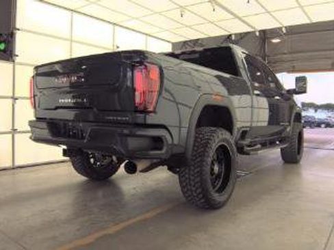 Used 2022 GMC Sierra 2500 Denali w/ Denali Ultimate Package AWD/4WD image 3