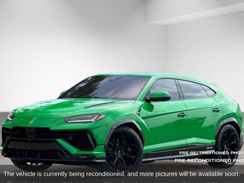 Used 2024 Lamborghini Urus Performante AWD/4WD image 2