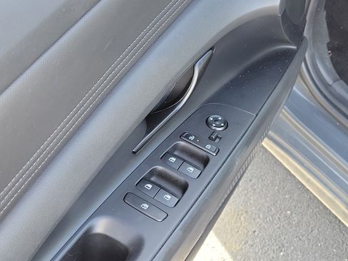 Used 2025 Hyundai Elantra Sport FWD image 20