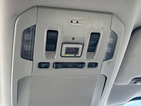 Used 2020 Toyota Highlander XLE AWD/4WD image 34