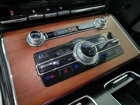 Used 2020 Lincoln Aviator Reserve w/ Equipment Group 202A image 21