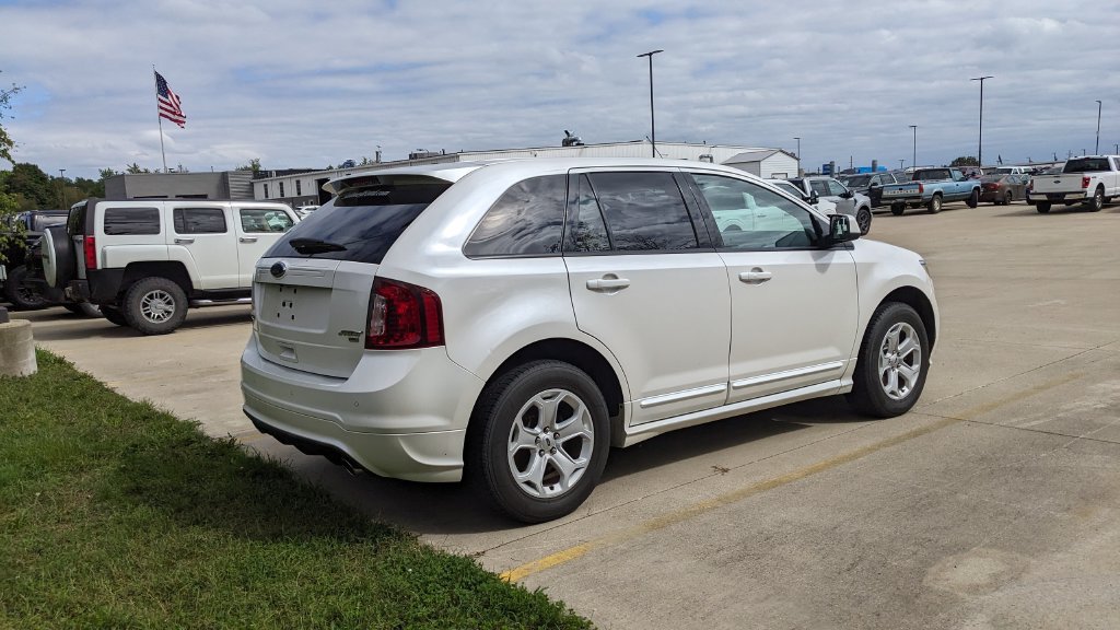Used 2011 Ford Edge Sport w/ Driver Entry Pkg AWD/4WD image 3