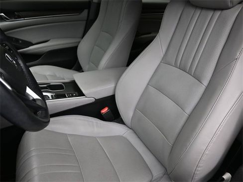 Used 2018 Honda Accord Touring image 18
