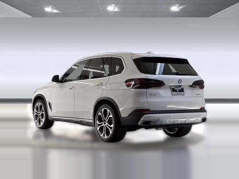 Used 2026 BMW X5 xDrive50e w/ Parking Assistance Package AWD/4WD image 3
