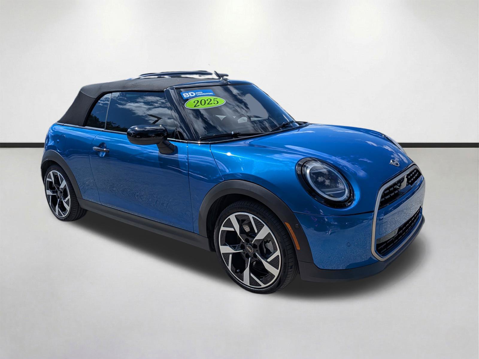 Used 2025 MINI Cooper Convertible FWD image 1