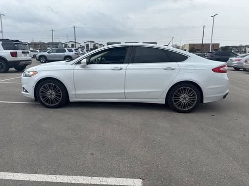 Used 2014 Ford Fusion SE w/ Equipment Group 202A image 2
