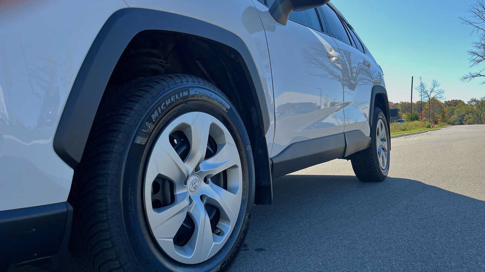 Used 2019 Toyota RAV4 LE FWD image 16