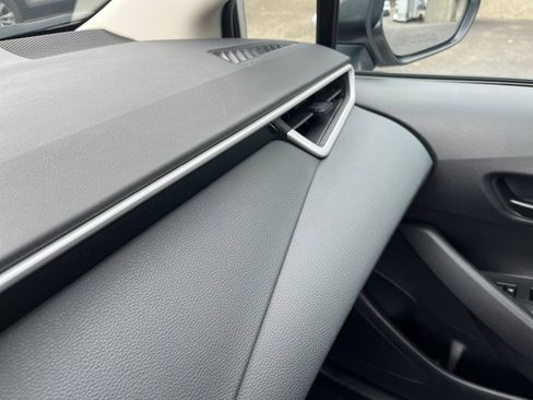 Used 2025 Toyota Corolla LE FWD image 30
