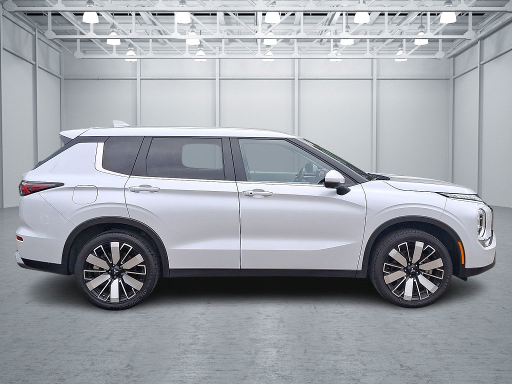 Used 2025 Mitsubishi Outlander SE AWD/4WD image 6