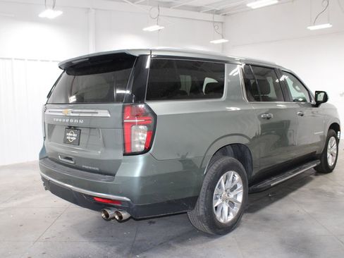 Used 2023 Chevrolet Suburban Premier image 9
