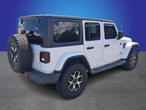 Used 2018 Jeep Wrangler Unlimited Sahara AWD/4WD image 4