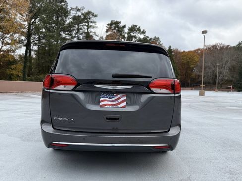 Used 2017 Chrysler Pacifica Touring-L image 12