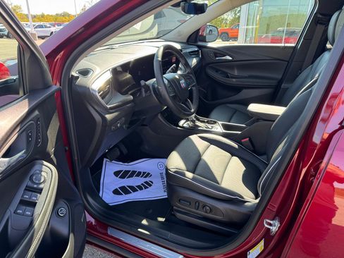 Used 2025 Buick Encore GX Avenir w/ Avenir Technology Package image 13