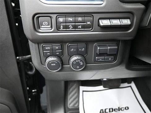 Used 2024 Chevrolet Suburban Premier w/ Advanced Technology Package image 13