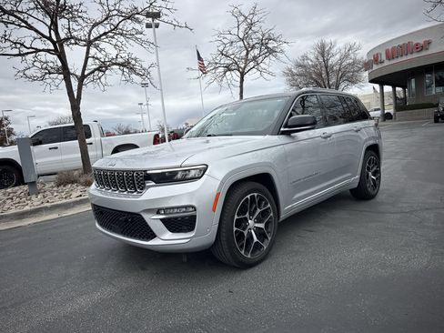 Certified 2022 Jeep Grand Cherokee Summit image 4