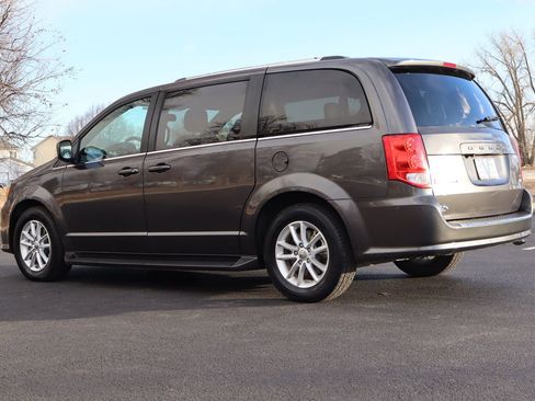 Used 2018 Dodge Grand Caravan SXT w/ Rear Park Assist Package image 7