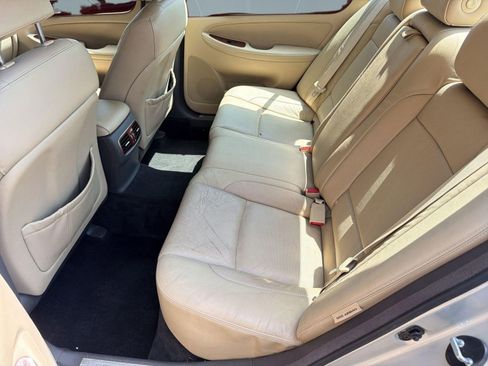 Used 2012 Hyundai Genesis 3.8 RWD image 15