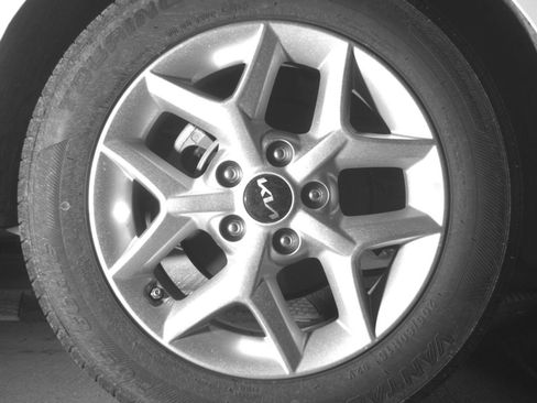 Used 2025 Kia Soul LX w/ LX Technology Package FWD image 18