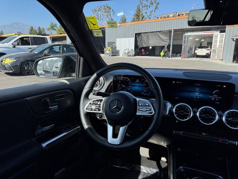 Used 2022 Mercedes-Benz GLB 250 w/ Premium Package Lite image 19