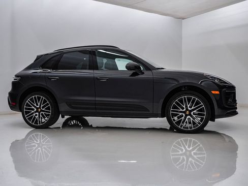 Certified 2026 Porsche Macan AWD/4WD image 9