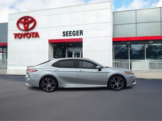 Used 2020 Toyota Camry SE w/ Moonroof Package video 2