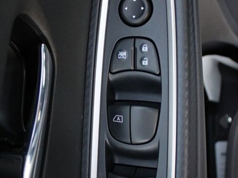 New 2025 Nissan Versa SR w/ Trunk Package image 8