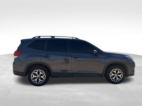 Used 2023 Subaru Forester Premium image 2