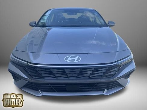 Used 2025 Hyundai Elantra Limited FWD image 15