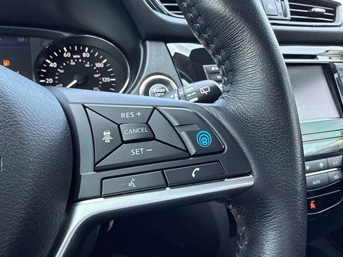 Used 2019 Nissan Rogue SV w/ Premium Package FWD image 24