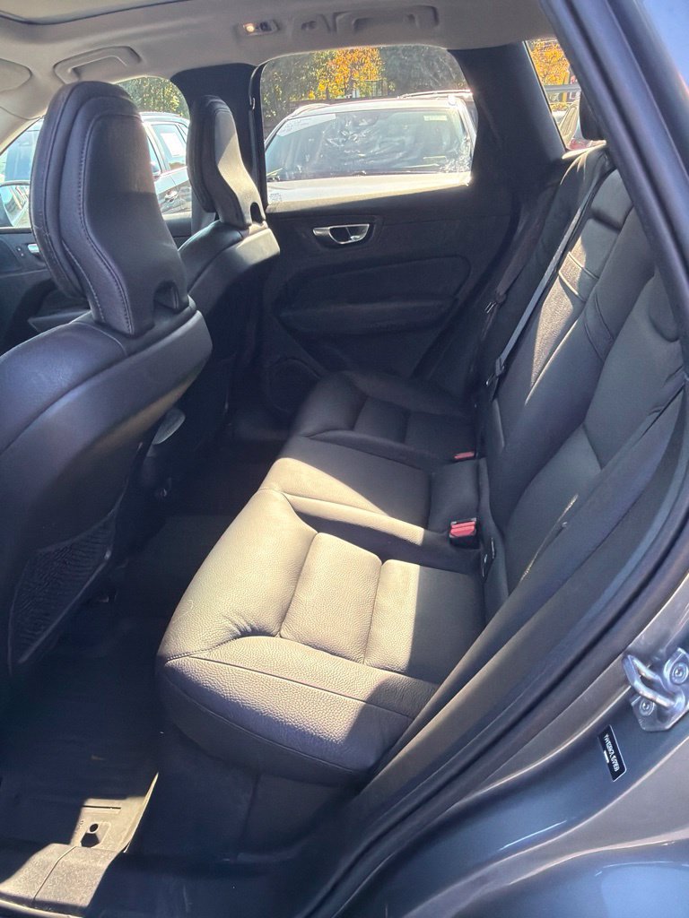 Used 2020 Volvo XC60 T5 Momentum w/ Protection Package AWD/4WD image 9