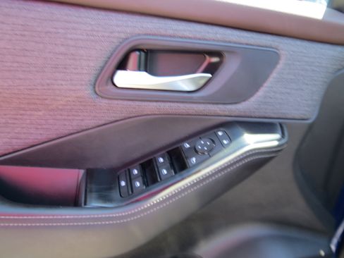Used 2023 Nissan Rogue SV FWD image 14