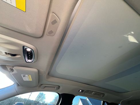 Used 2018 Volvo XC90 T5 Momentum w/ Convenience Package image 19