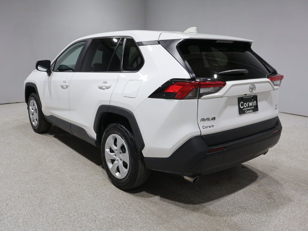 Used 2025 Toyota RAV4 LE AWD/4WD image 5
