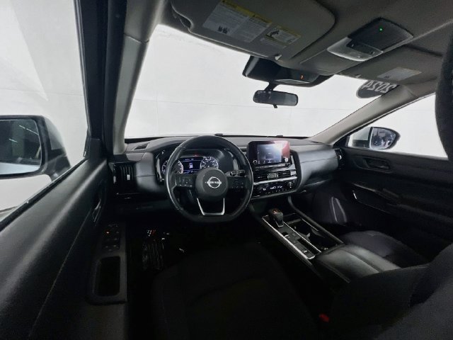 Used 2024 Nissan Pathfinder SV FWD image 16