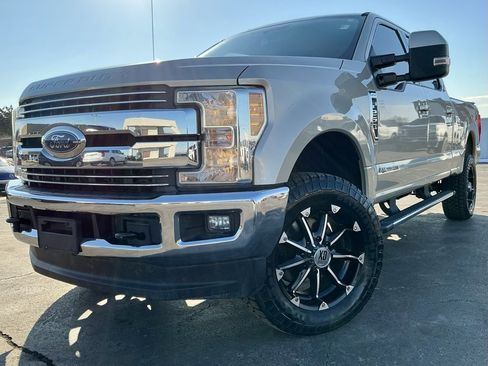 Used 2017 Ford F250 Lariat w/ Lariat Value Package image 3