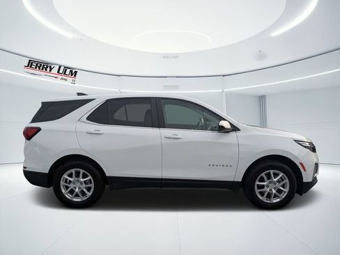 Used 2024 Chevrolet Equinox LT FWD image 2
