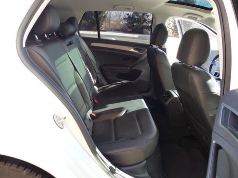 Used 2017 Volkswagen Golf SE image 41