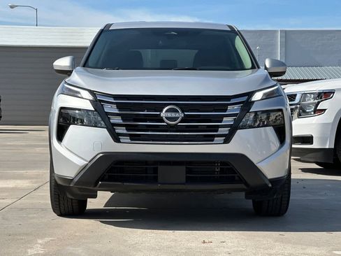 Certified 2025 Nissan Rogue SV image 11