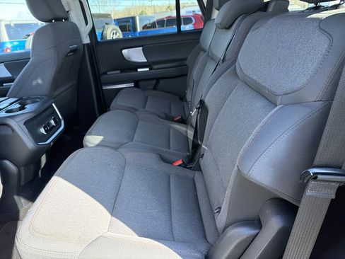Used 2025 Ford Expedition Active AWD/4WD image 13