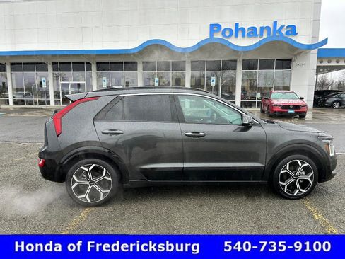 Used 2023 Kia Niro SX Touring image 7