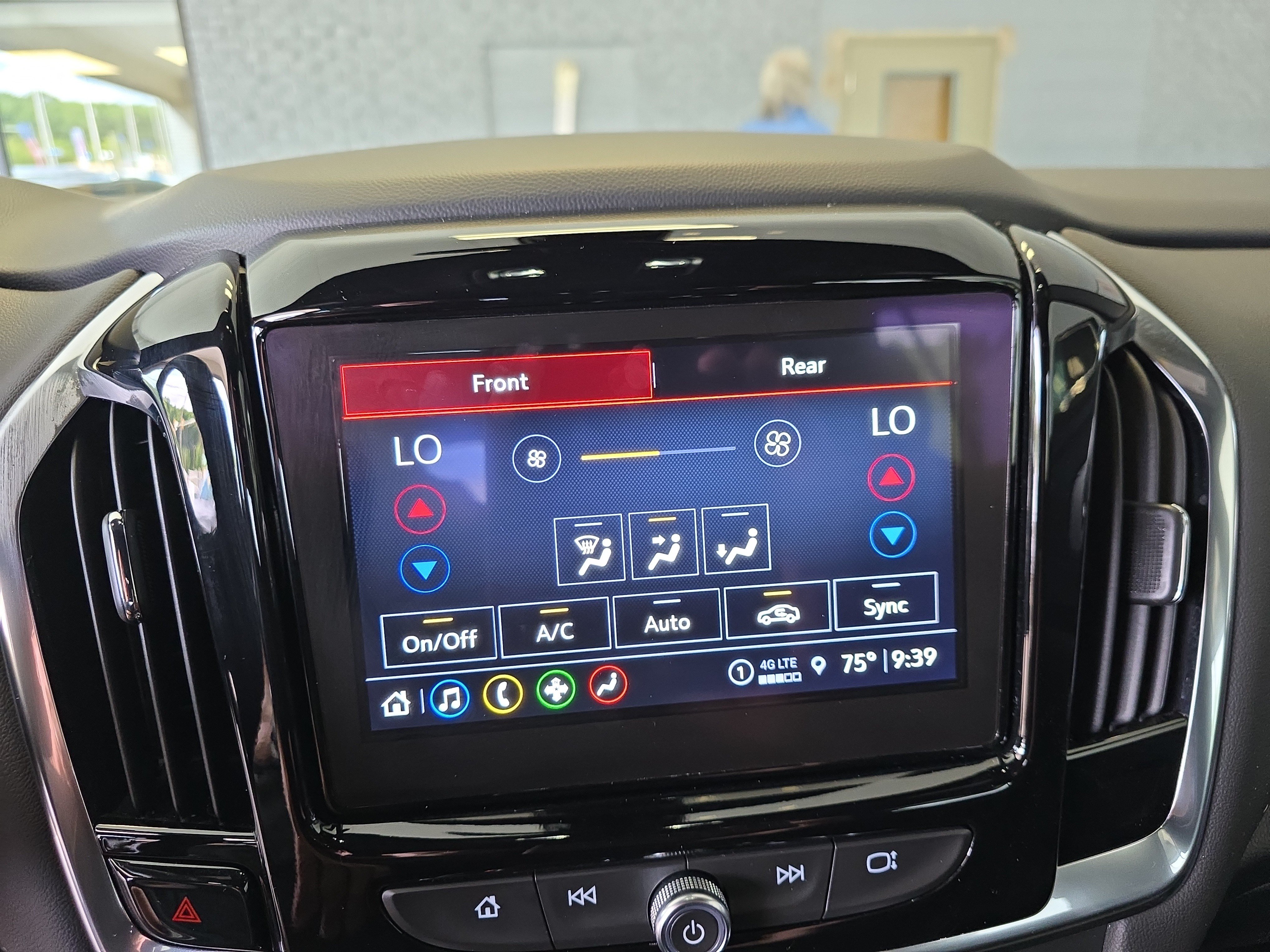 Used 2023 Chevrolet Traverse LT AWD/4WD image 32