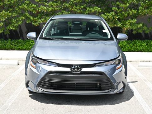 Used 2025 Toyota Corolla LE image 2