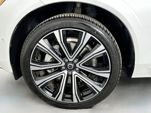 Used 2023 Volvo XC60 B6 Ultimate w/ Protection Package Premier image 32