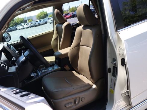 Used 2022 Toyota 4Runner Limited AWD/4WD image 31
