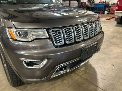 Used 2017 Jeep Grand Cherokee Overland AWD/4WD image 2
