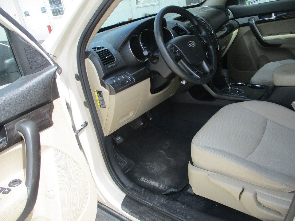 Used 2012 Kia Sorento FWD w/ Third Row Pkg image 24