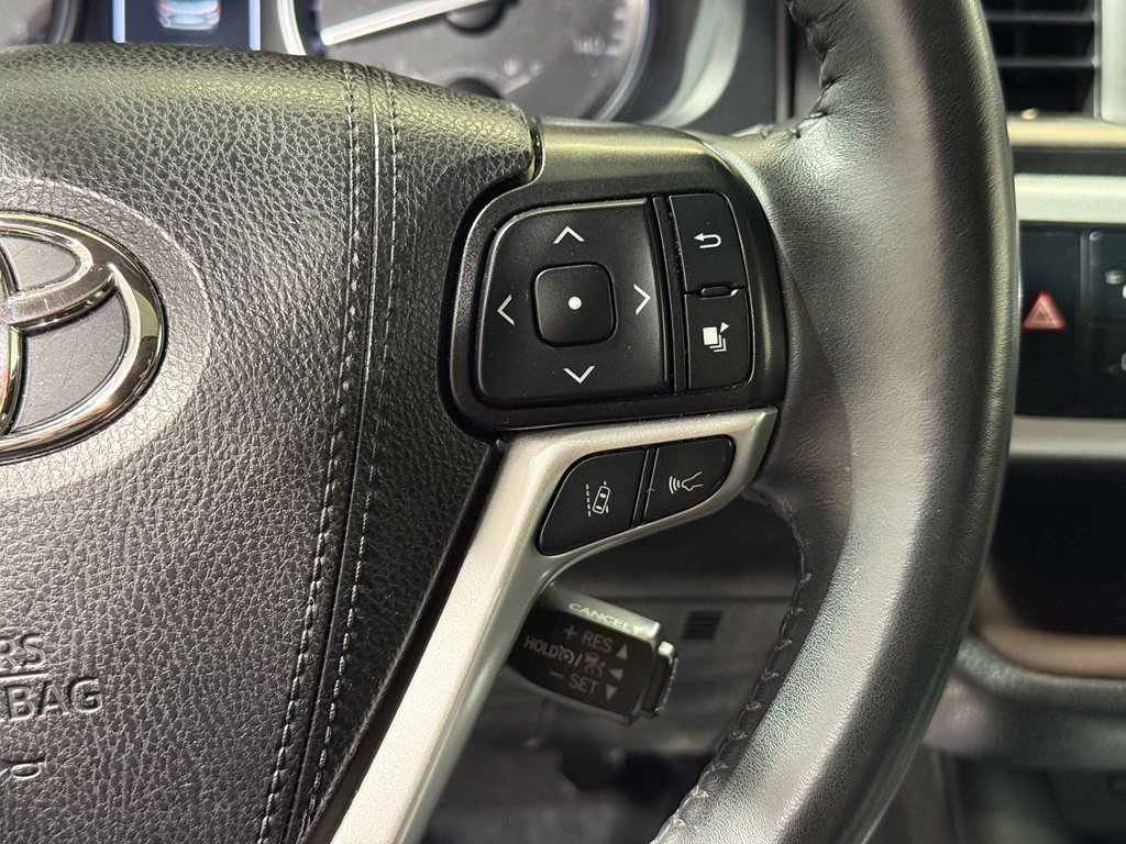 Used 2019 Toyota Highlander XLE AWD/4WD image 27