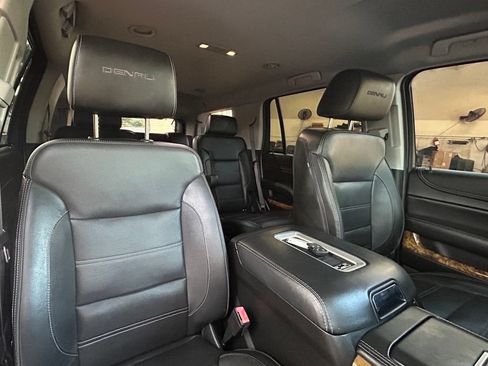 Used 2017 GMC Yukon Denali RWD image 25