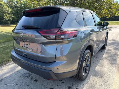 Used 2024 Nissan Rogue SV FWD image 7