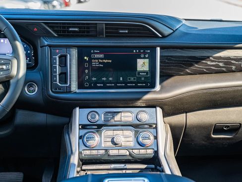 Used 2023 GMC Yukon Denali image 34